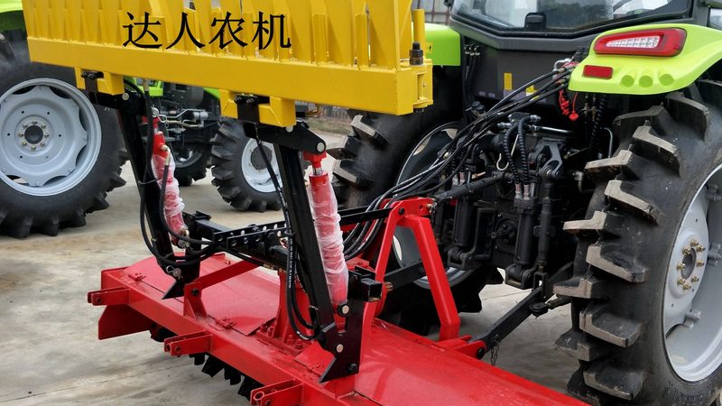 散养鸡喂料机：如何选择合适的半自动喂料机**
